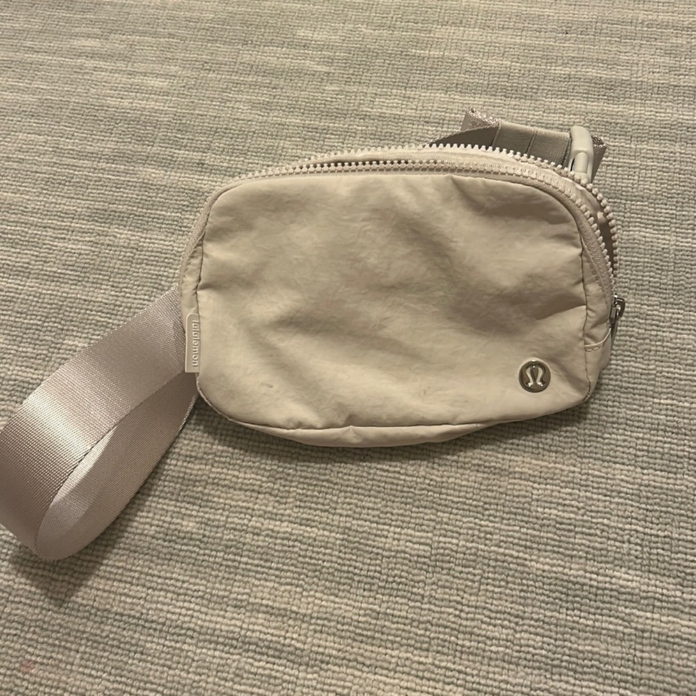 Lululemon belt bag, bone